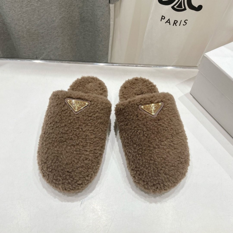 Pra*a slippers